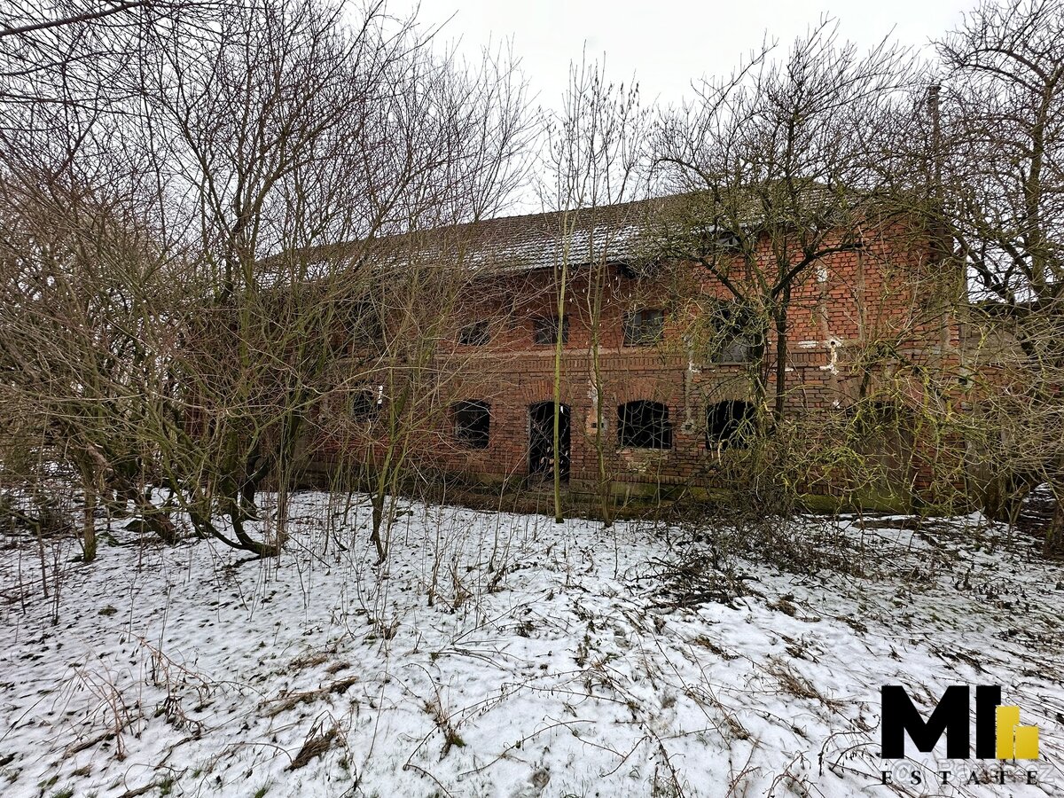 Prodej podílu 3/4 stavebního pozemku 3724 m2 v obci Vlhošť,