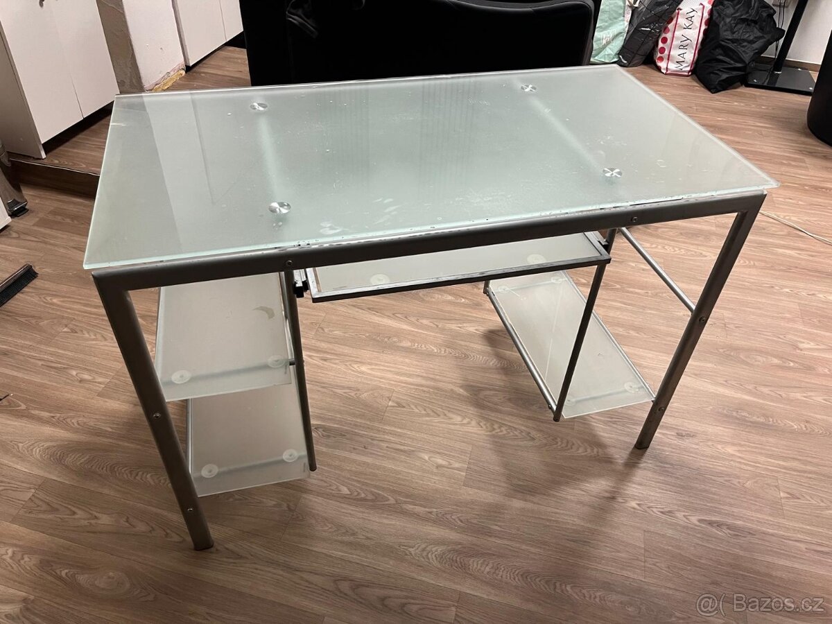 Skleněný psací PC stůl