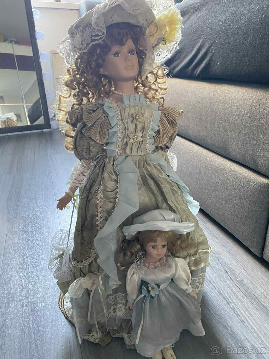 Porcelánová panenka výška 57cm se stojánkem