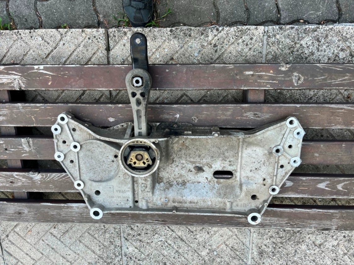 Nápravnice přední 1K0199369G - Koncern VW