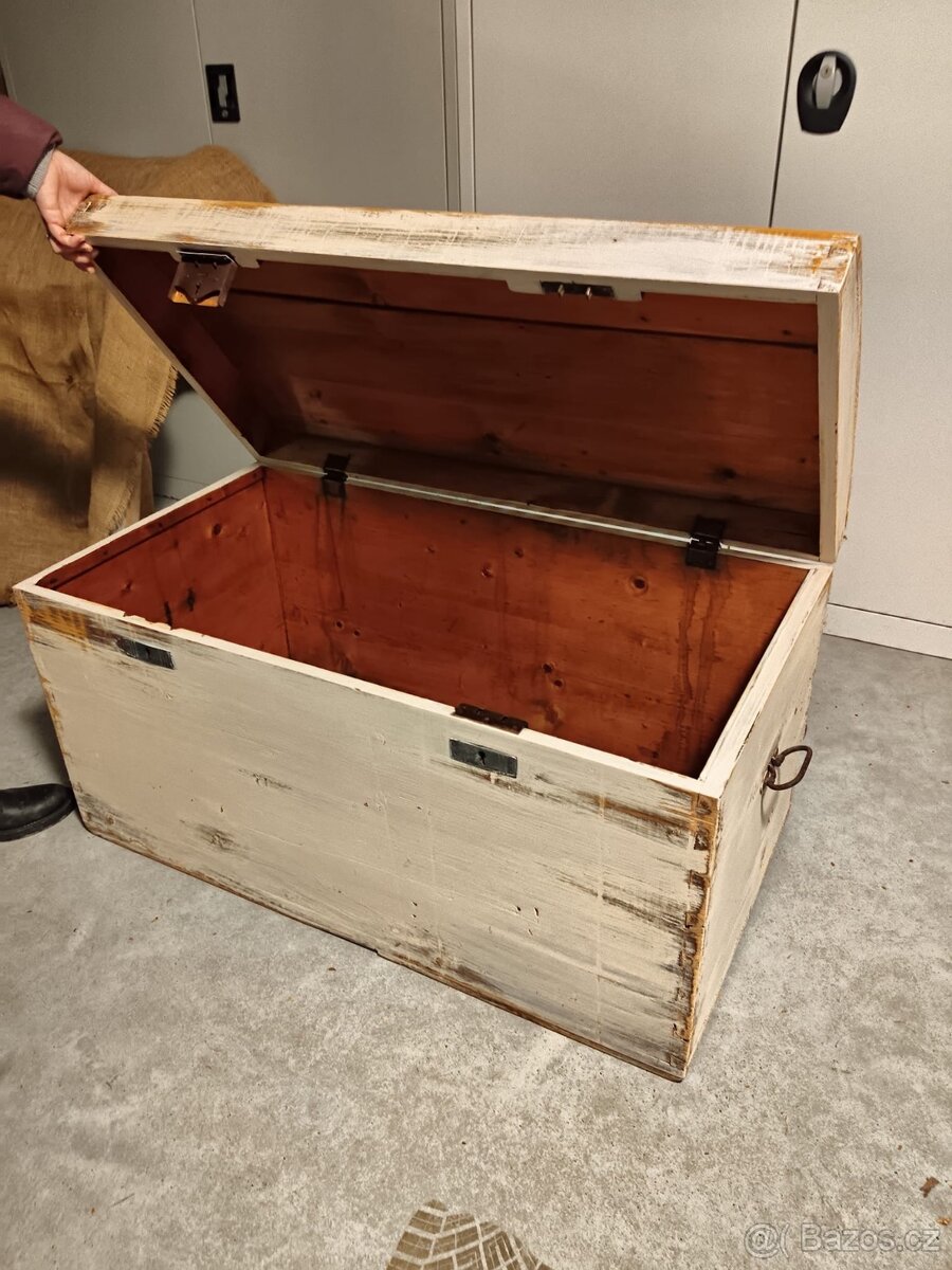 Krásná stará truhla