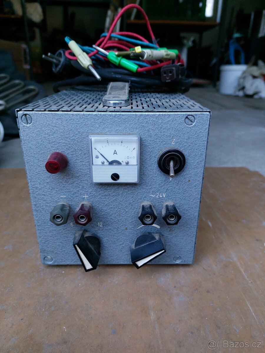 Transformátorová nabíječka autobaterií 6V / 12V