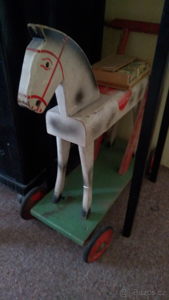 Dřevěný koník První republika