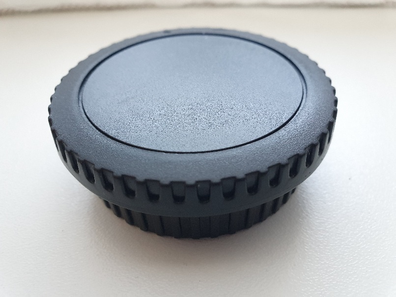 Krytka Canon EF na tělo fotoaparátu a bajonet objektivu