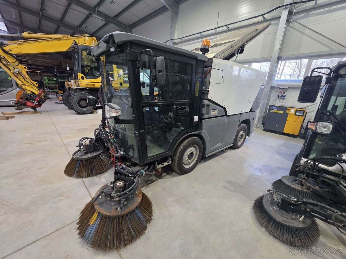 Zametací stroj Kärcher MC 250, r.v. 2022, 11.500 km