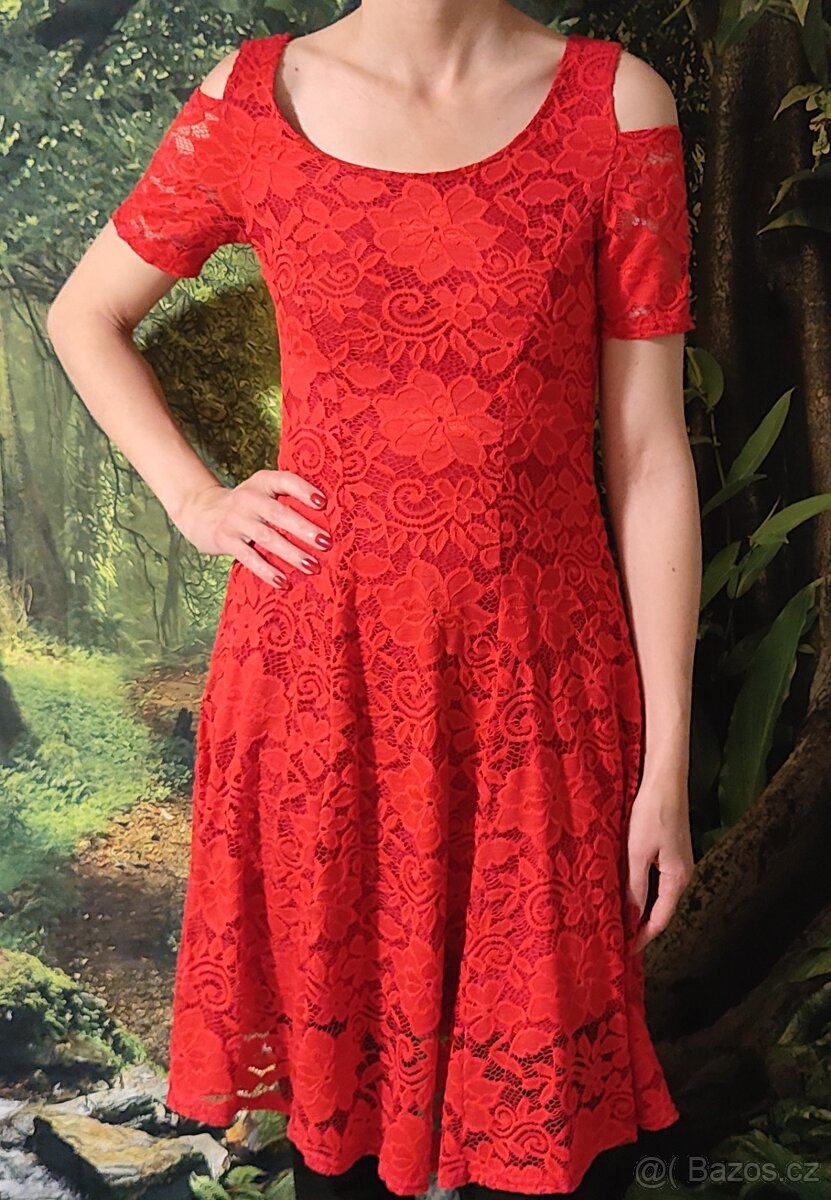 Set krásného oblečení šaty, kabát, triko