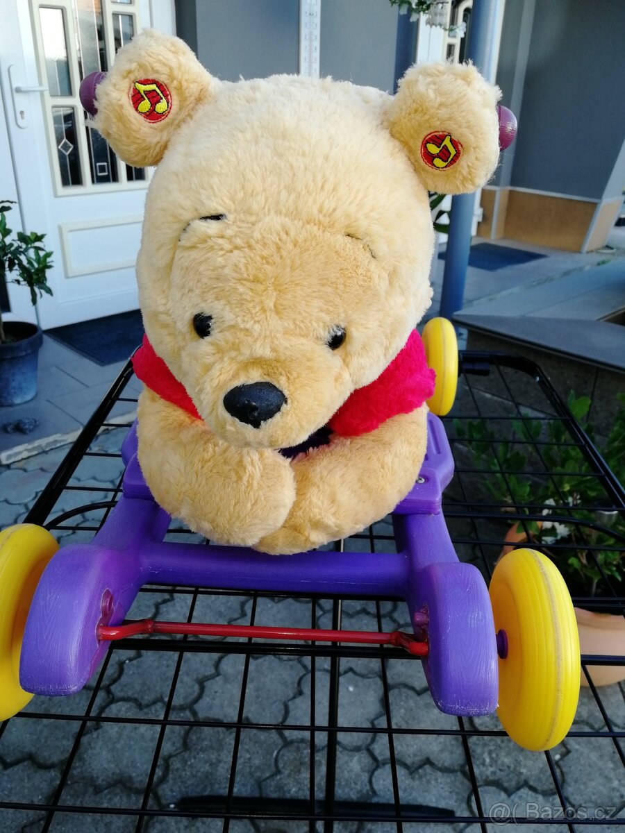 Odrážedlo, houpačka, medvídek Pú