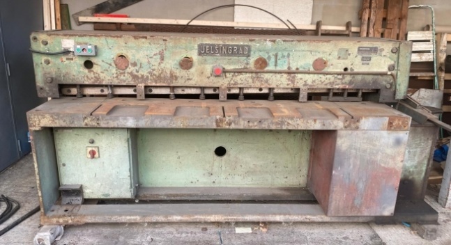 Prodáme Použité tabulové nůžky MM5/2500, r. v. 1979