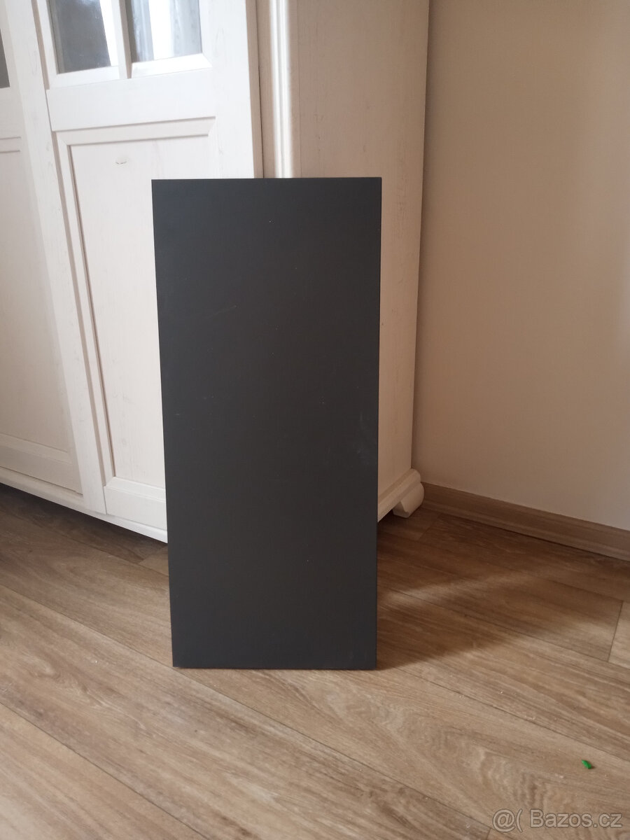 police lamino dřevotříska 66x29x2,5 cm 15 Kč/ks