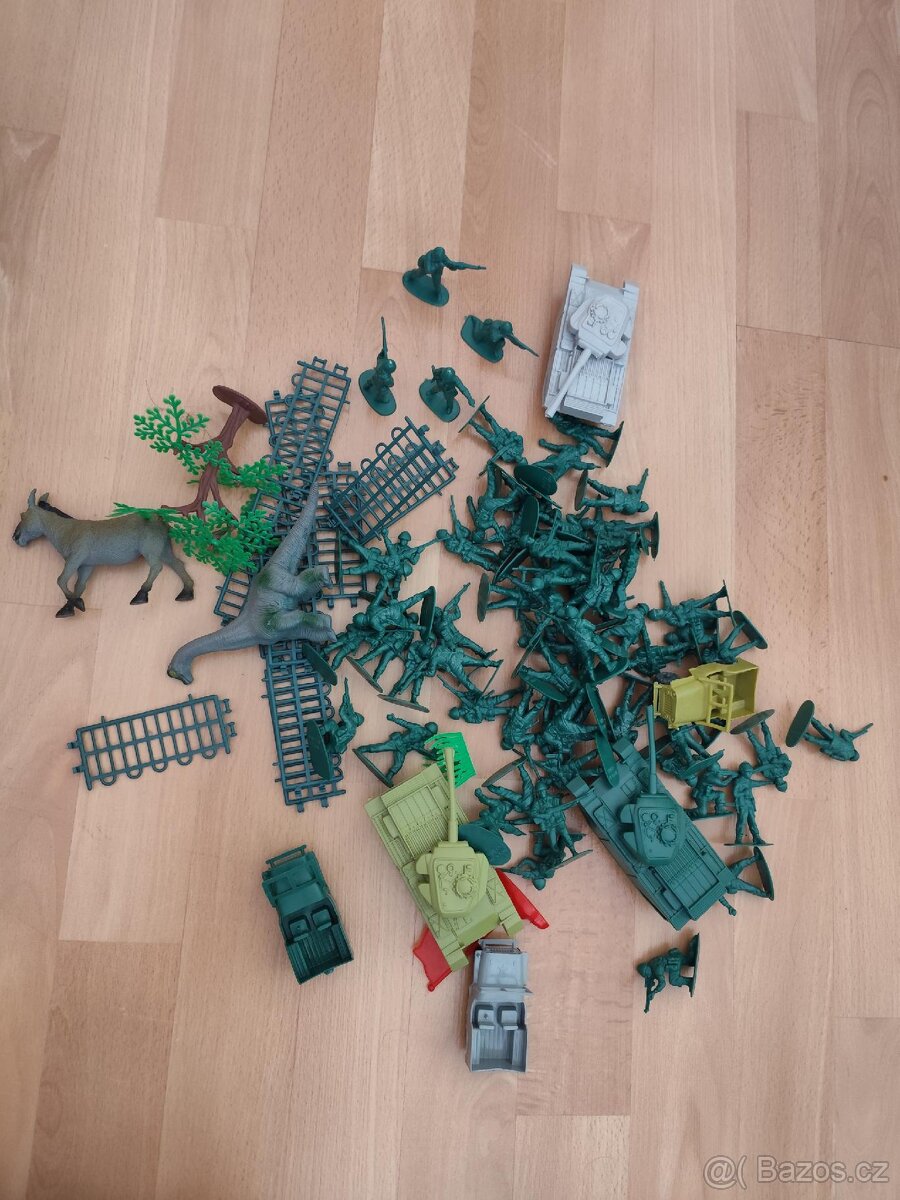 SOUBOR VOJENSKÝCH MINIATUR