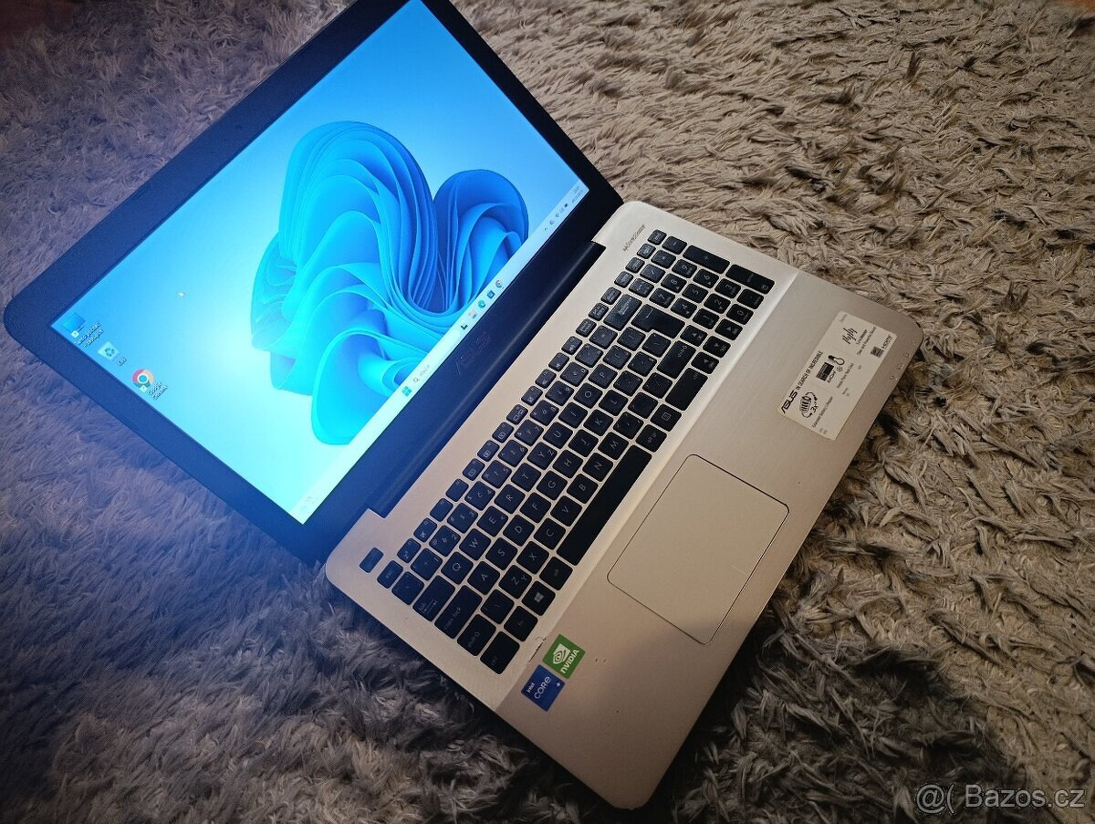 Asus , 15,6 LED / zachovalý, Dve grafiky / W11 + SSD 500GB
