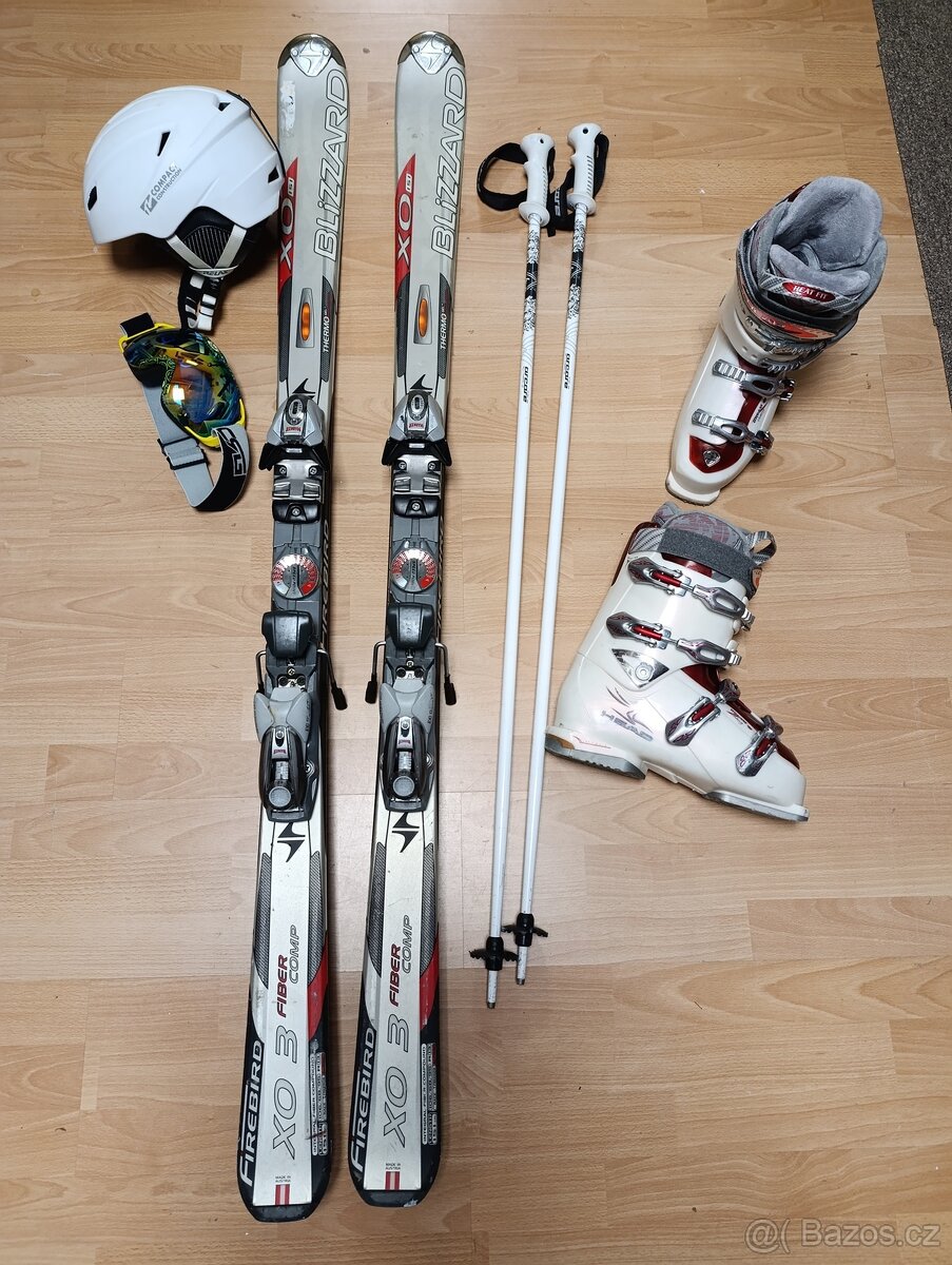 Dámské lyže + helma + brýle + hůlky + přeskáče