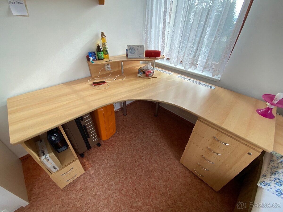Počítačový stůl