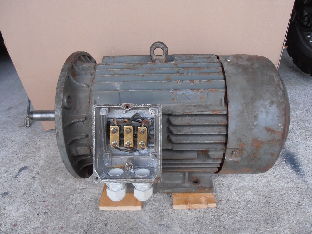 elektromotor např. na štípač dřeva