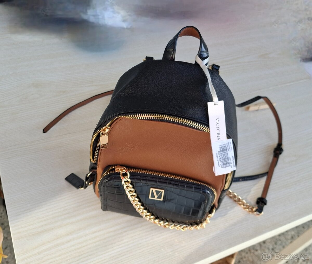 Prodám batoh Victoria Secret novy....