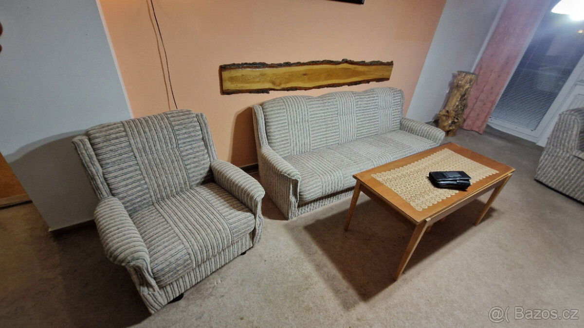 Gauč a dvě křesla