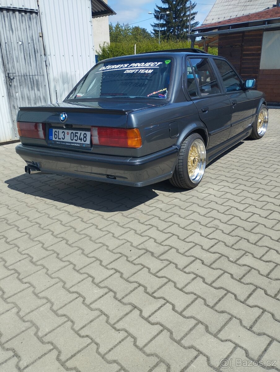 Prodám BMW E30 320i