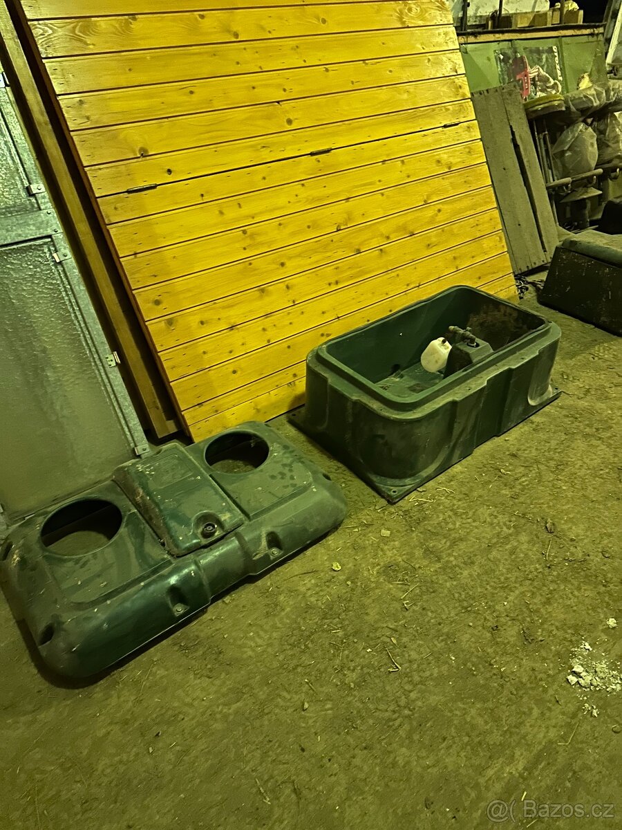 Dvou míčová napaječka pro skot