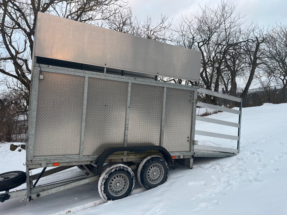 Přepravník zvířat, koní, krav, ovcí, plošina, plato