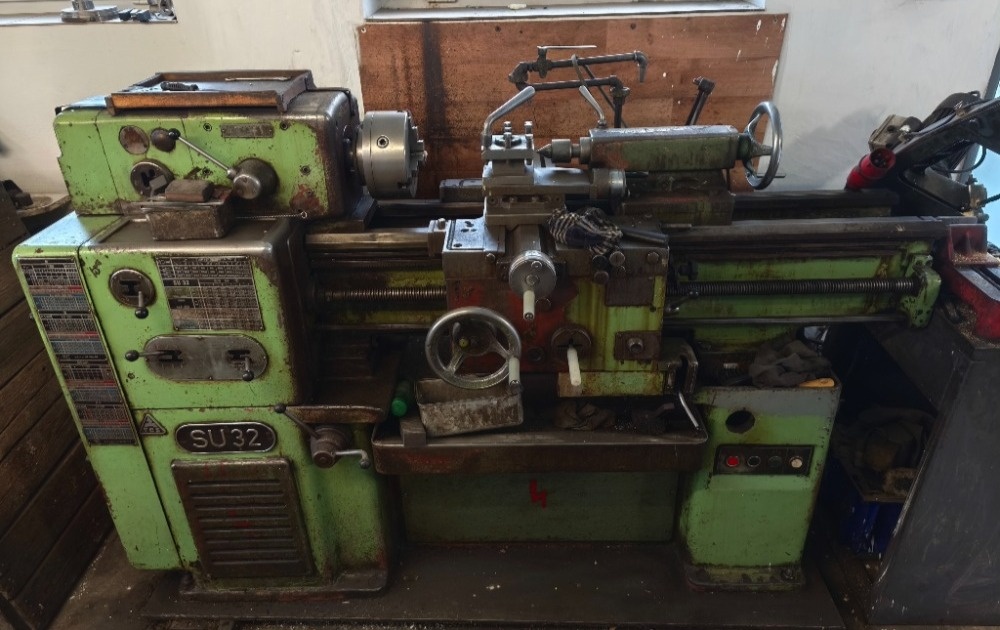 Soustruh hrotový TOS SU 32 – plně funkční