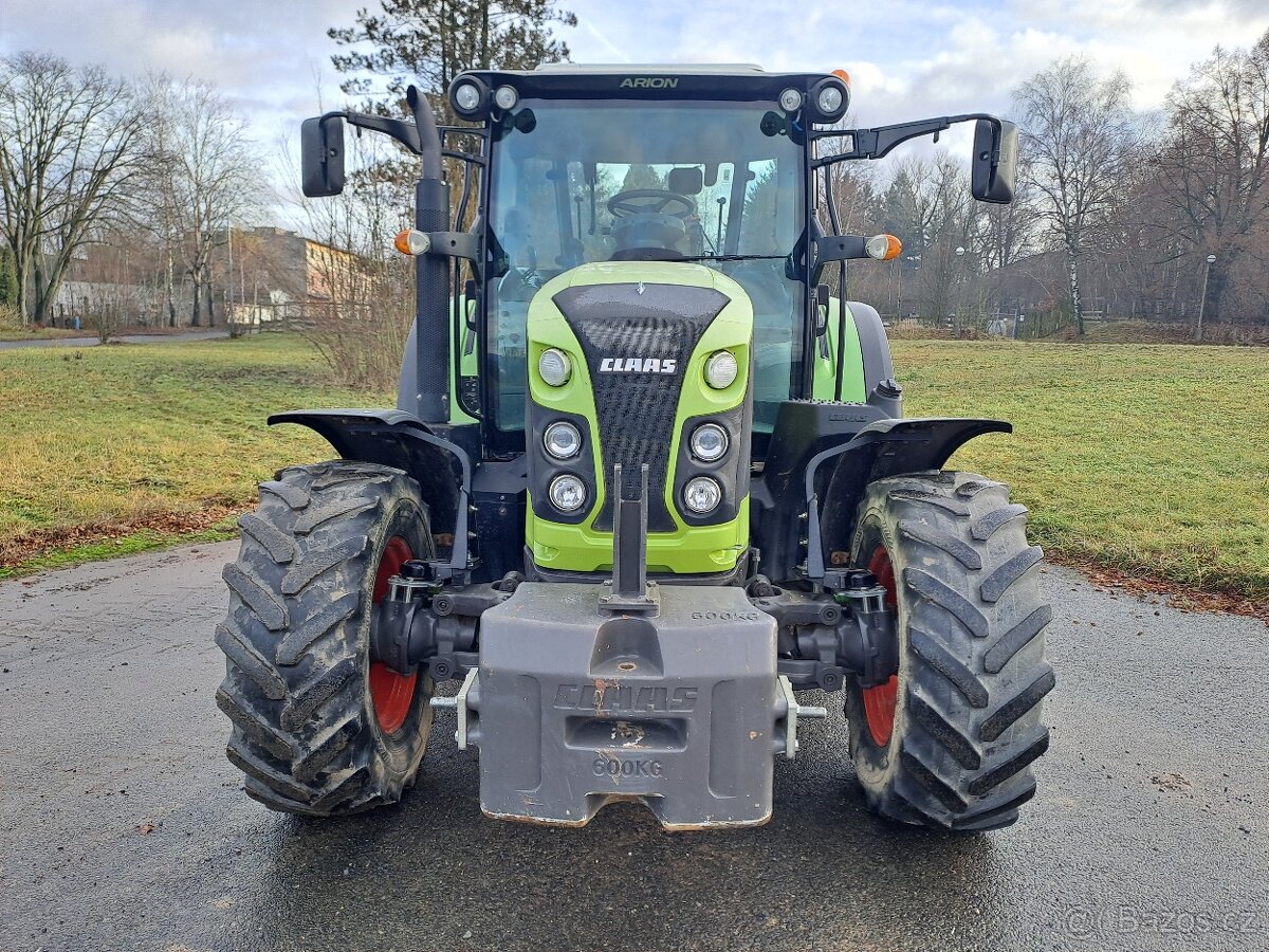 Kolový traktor CLAAS