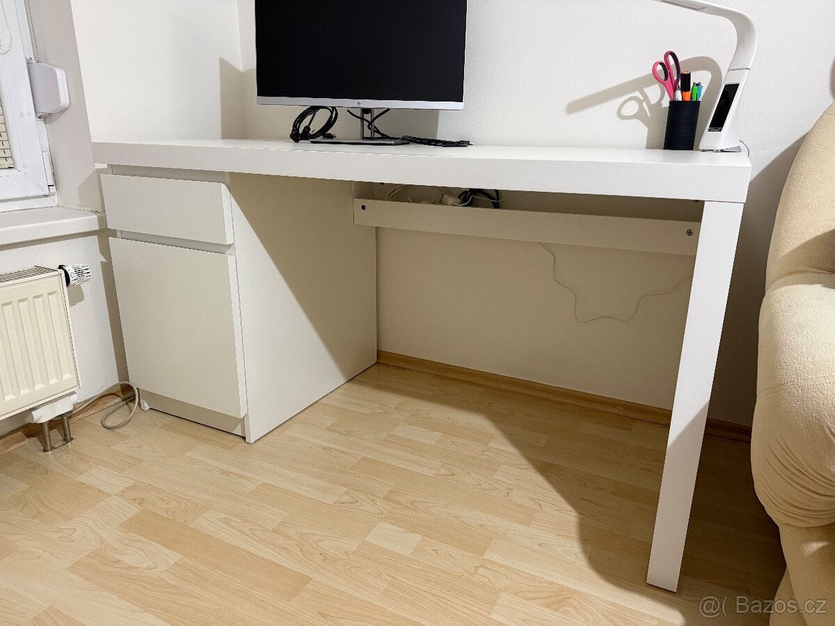 Psací stůl MALM IKEA