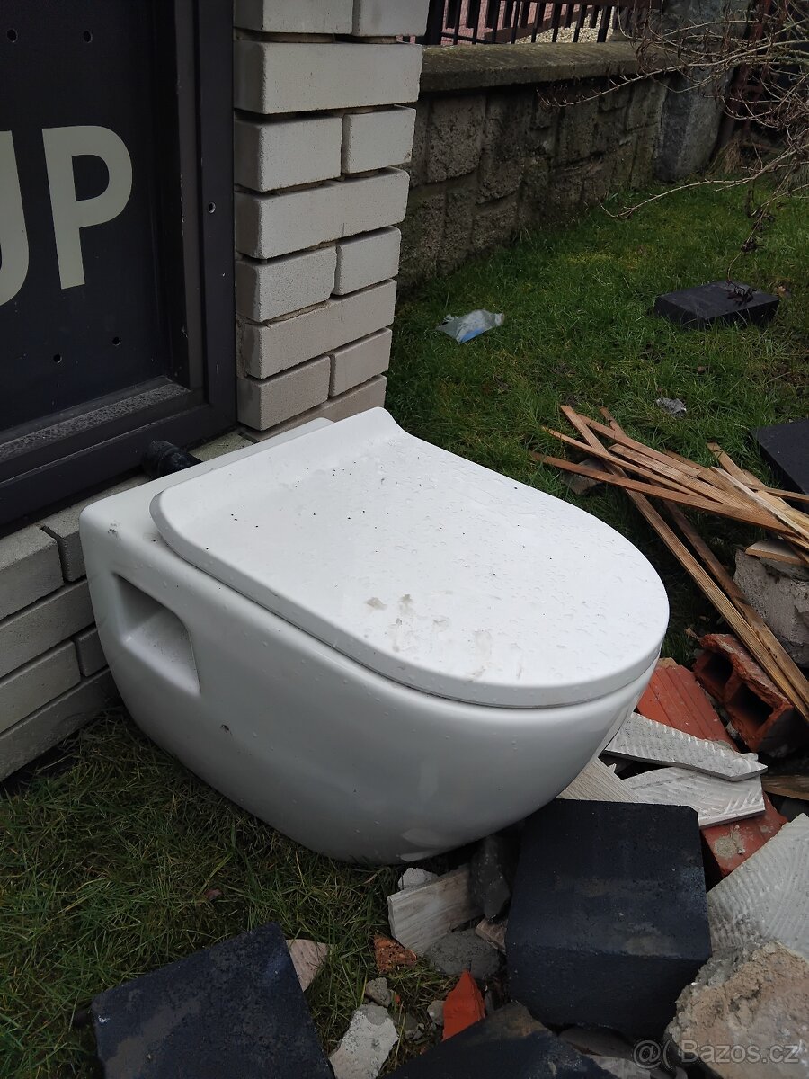 Závěsná toaleta keramická bílá
