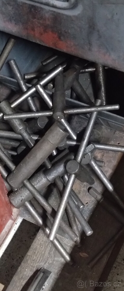 Kliče upinací k soustruhu