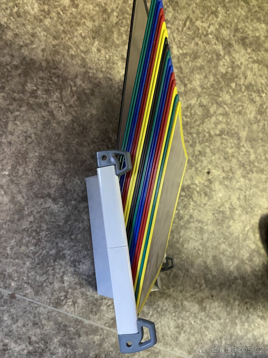 Stojan s 20 tabulemi DIN A4,