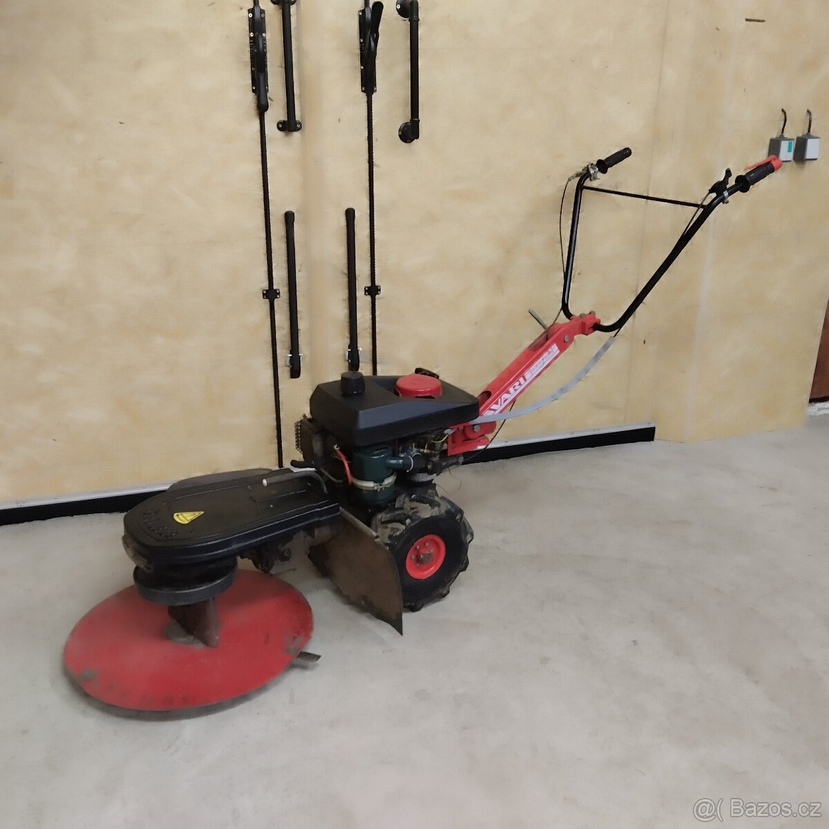 Rotační sekačka Vari