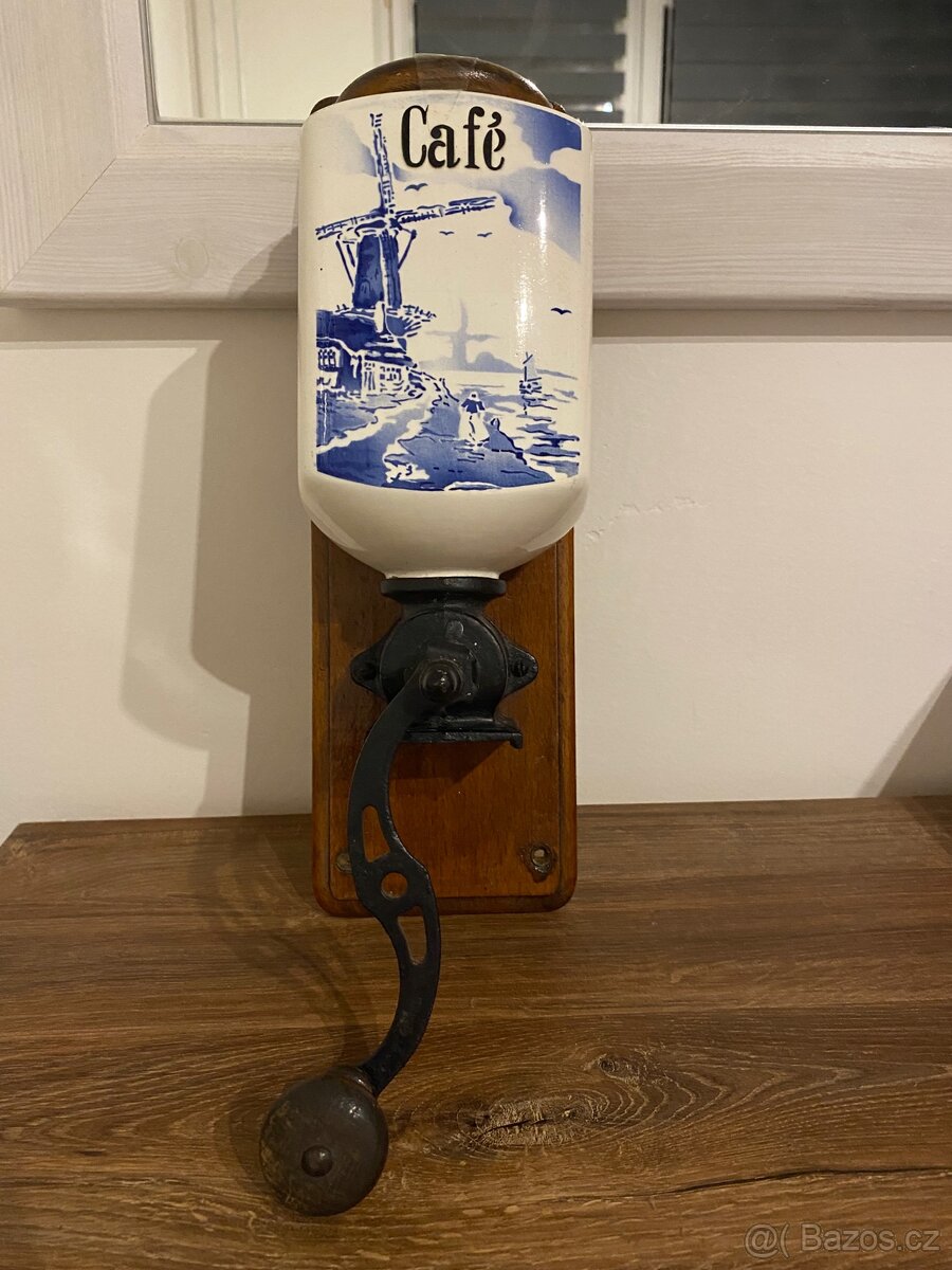 Starožitný nástěnný mlýnek Mutzik Tramont