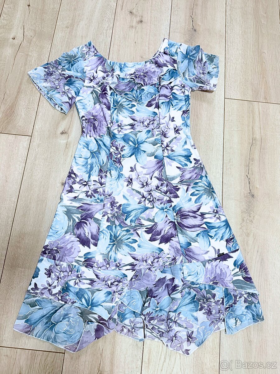 kvetinove saty nemackavy material