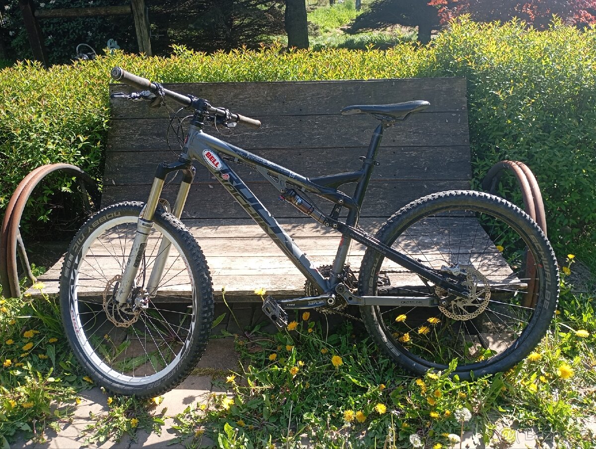 Celoodpružené kolo rock Machine blizart USA