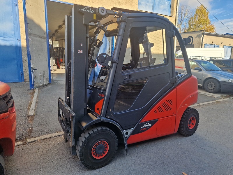 LINDE H25D, r.v.2018, POUZE 4055 Mth. Diesel, triplex.