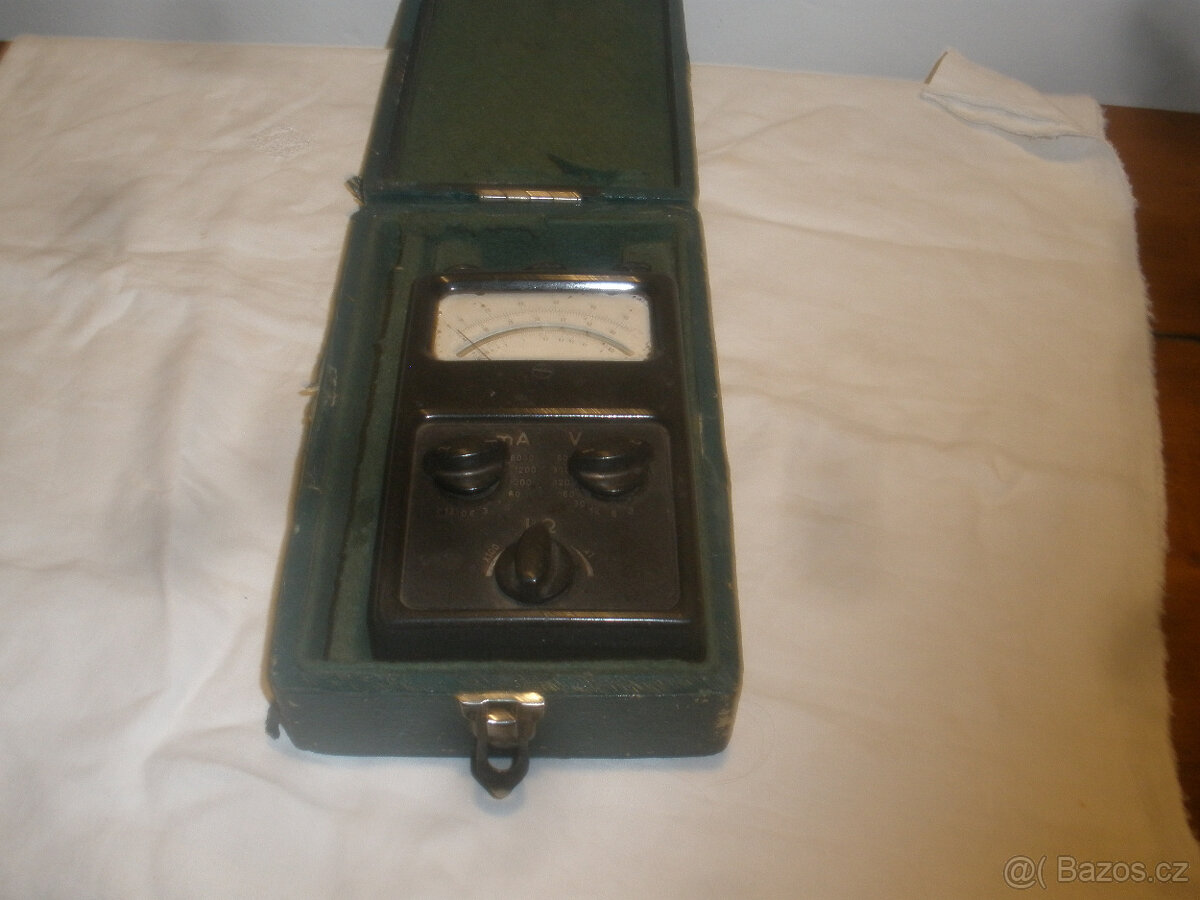 Starý měřící přístroj DU 10