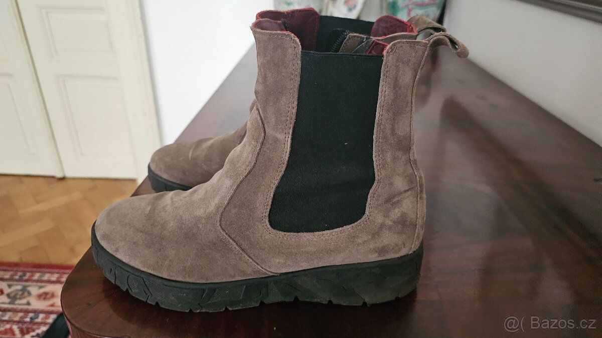 Nové kotníkové boty
