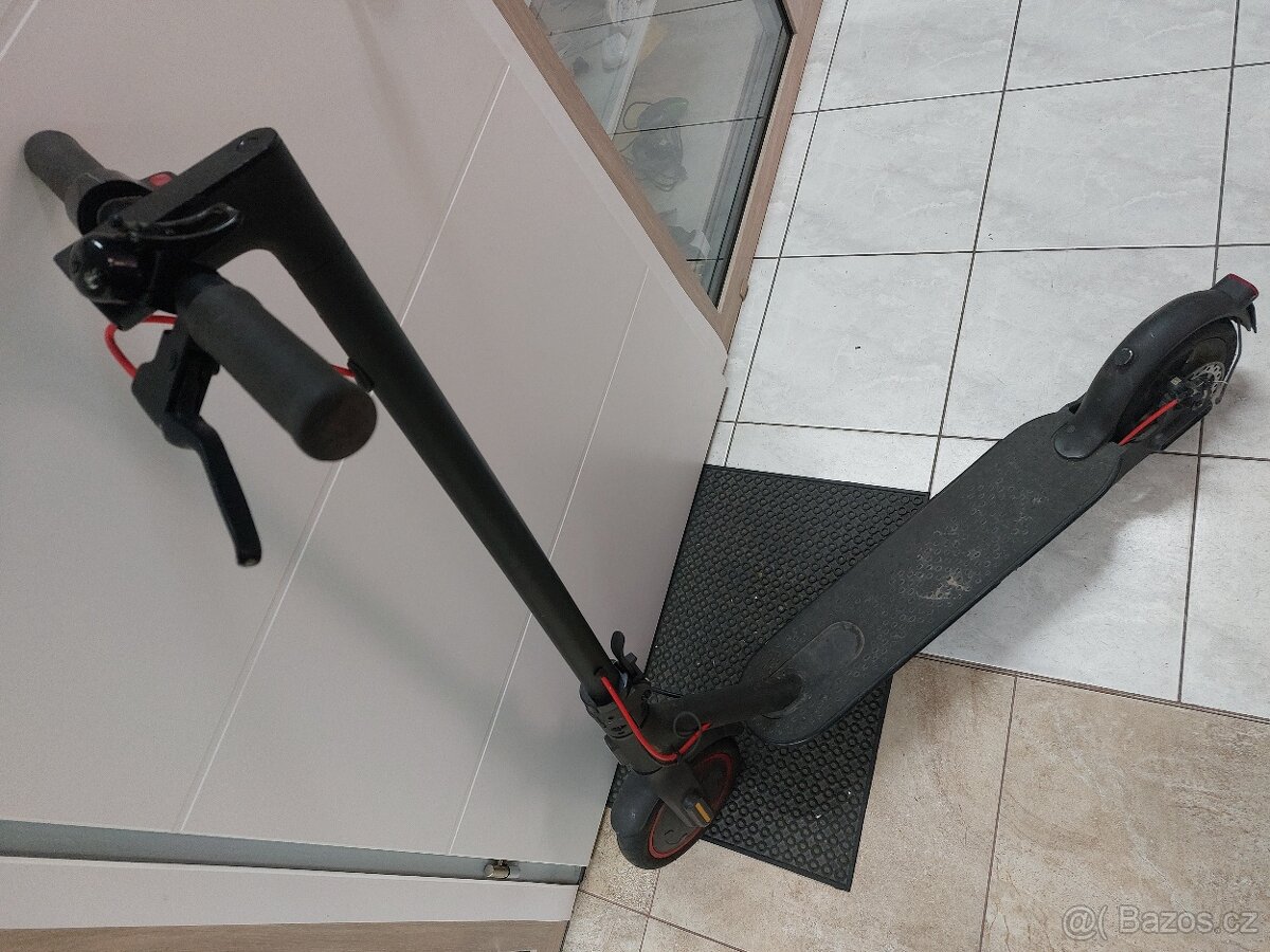 Elektrokoloběžka Xiaomi Mi Electric Scooter Pro 2, 300 W
