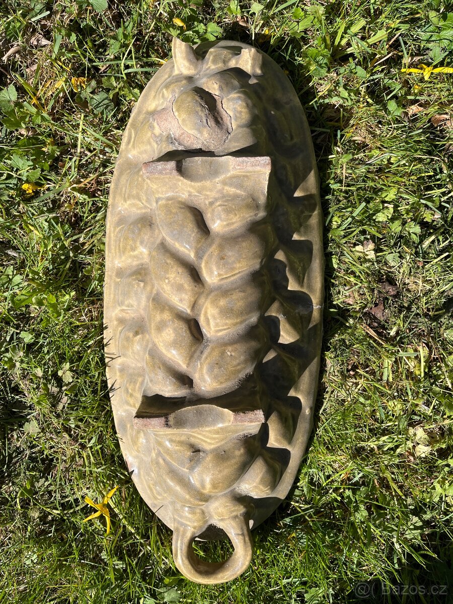 Stara keramicka forma na vanocku