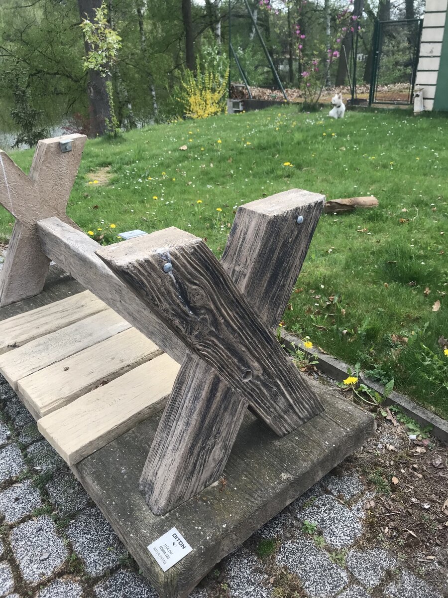 Stůl venkovní