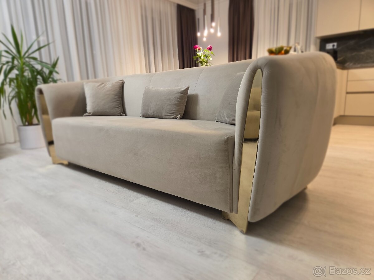 Pohovka třímístná