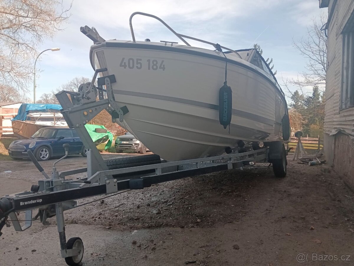 KAJUTOVÁ LOĎ QUICKSILVER Activ 605 Cruiser