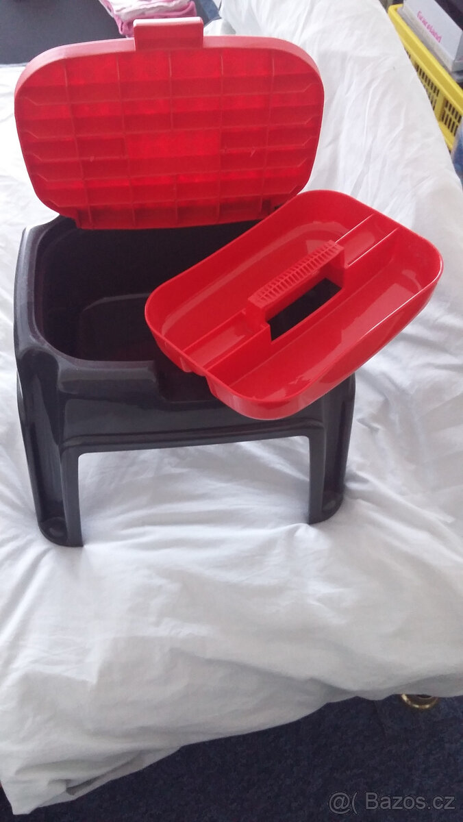 prodám nové dětské plastové stoličky