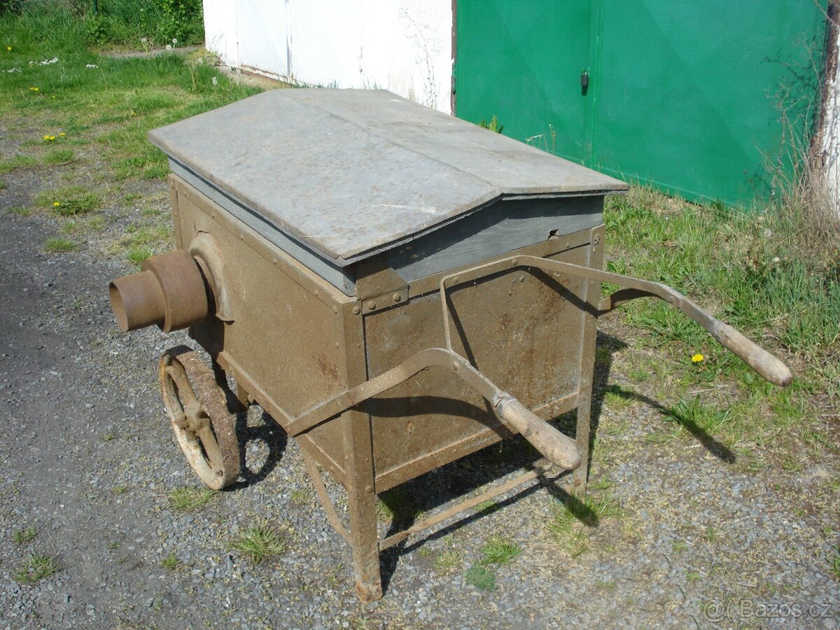 Elektrické zařízení s motorem ČKD pro pohon strojů.