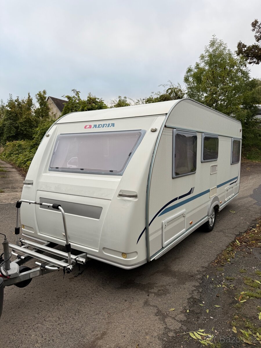 Adria Adora 512UP - předstan, vybavení