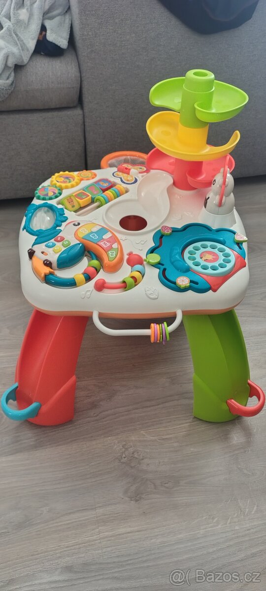 Interaktivní stoleček