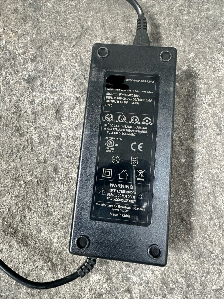 Nabíječka na elektrokoloběžku 42V 3A