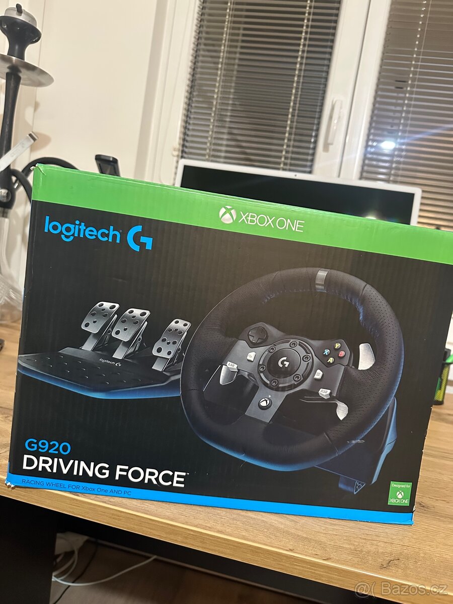 Volant Logitech G920 pro Xbox, PC + pedály