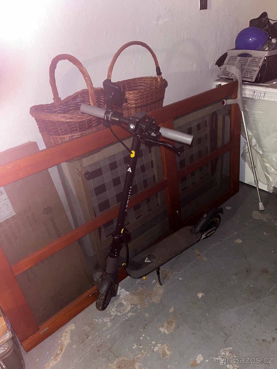 Koloběžka AERIUM T350 Pro černá (2 letá záruka)