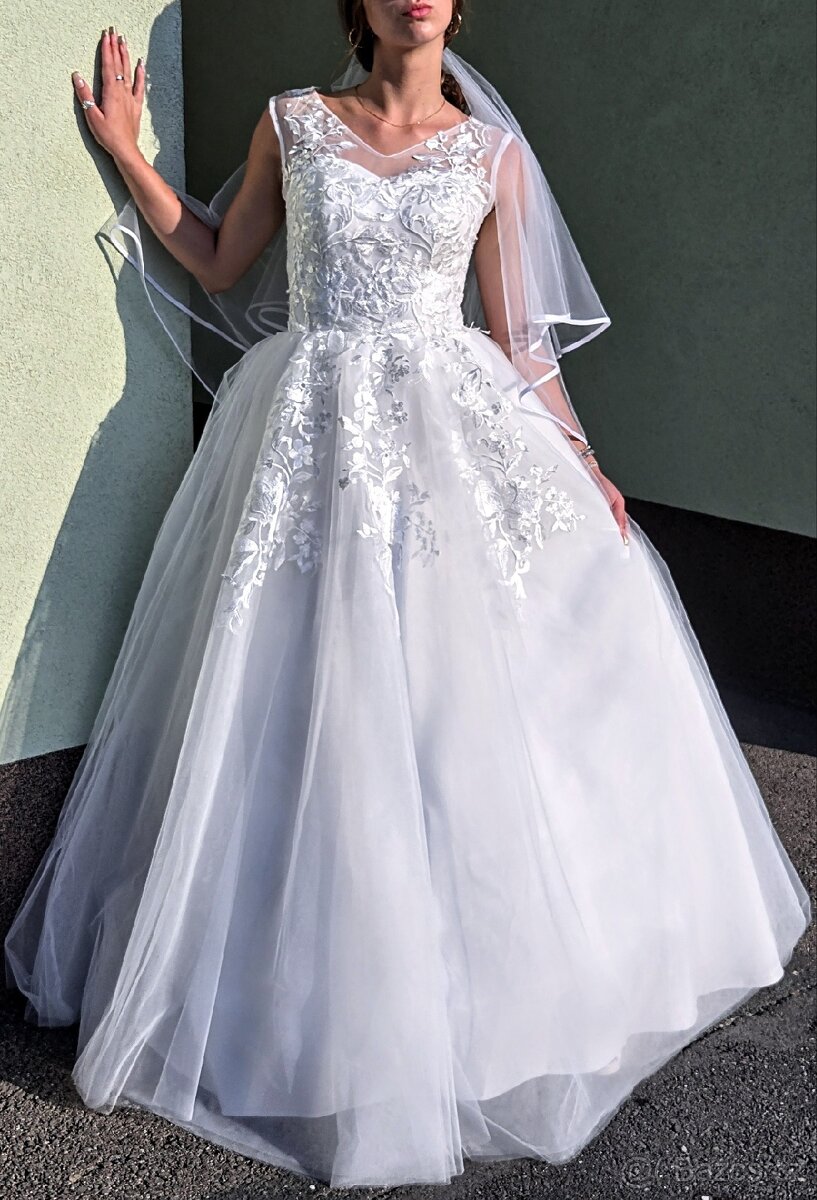 NOVÉ KRAJKOVÉ svatební šaty VIVIEN