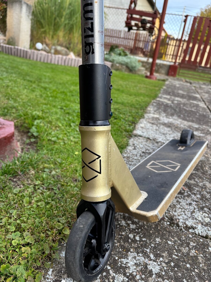 Koloběžka Native Stem